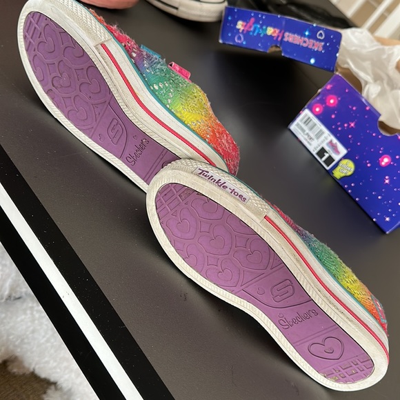 Twinkle toes only left shoe lights up right shoe no longer lights up - Picture 5 of 5